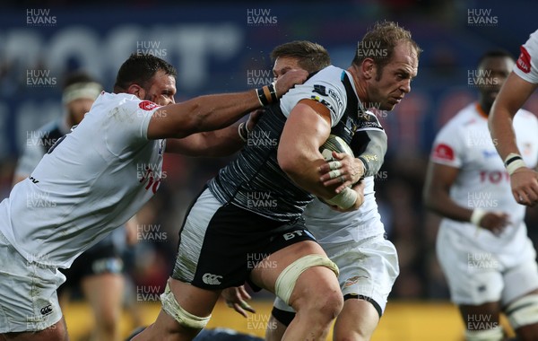 080918 - Ospreys v Toyota Cheetahs - Guinness PRO14 - Alun Wyn Jones of Ospreys charges over the line to score a try