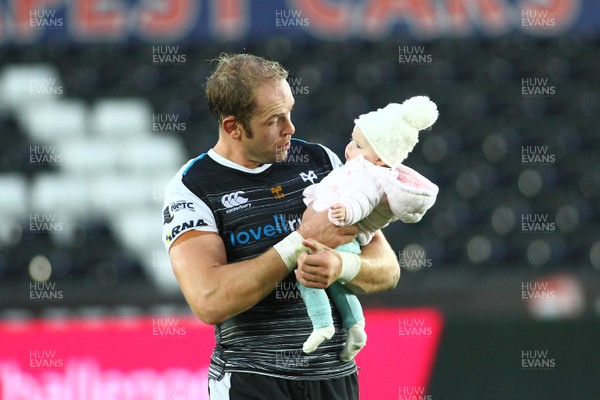 080918 - Ospreys v Edinburgh - GuinnessPro14 - Alun Wyn Jones leaves the field with his daughter at the end of the game