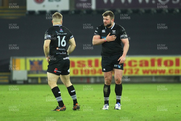 240218 - Ospreys v Toyota Cheetahs - GuinnessPro14 - Sam Parry of Ospreys gives instruction to Ifan Phillips as he leaves the field with an injury 
