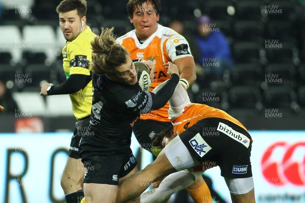 240218 - Ospreys v Toyota Cheetahs - GuinnessPro14 - Jeff Hassler of Ospreys is tackled by Nico Lee of Cheetahs 