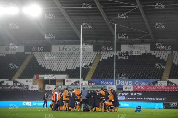 240218 - Ospreys v Toyota Cheetahs - Guinness PRO14 -  The Toyota Cheetahs team huddle after their loss to the Ospreys