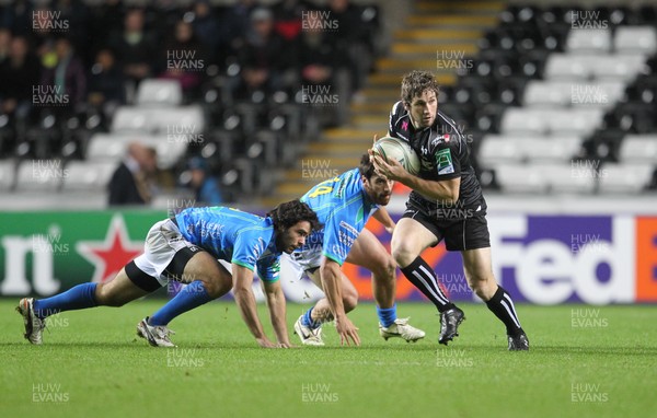 121012 Ospreys v TrevisoOspreys Andrew Bishop gets away