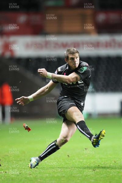 121012 Ospreys v TrevisoOspreys' Dan Biggar