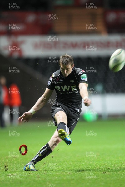 121012 Ospreys v TrevisoOspreys' Dan Biggar