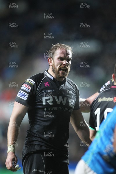 121012 Ospreys v TrevisoOspreys' Alun Wyn Jones