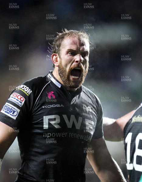 121012 Ospreys v TrevisoOspreys' Alun Wyn Jones