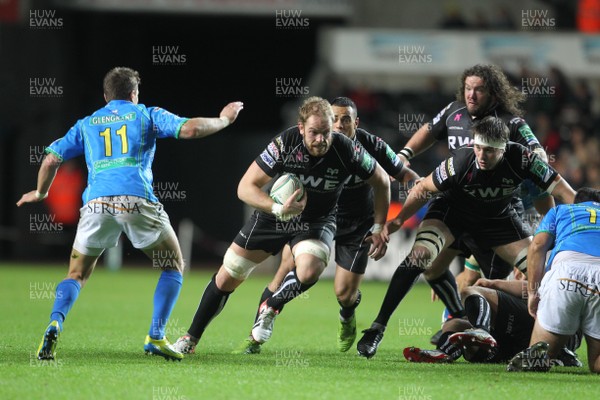 121012 Ospreys v TrevisoOspreys' Alun Wyn Jones goes past Treviso's Tommaso Lannone 