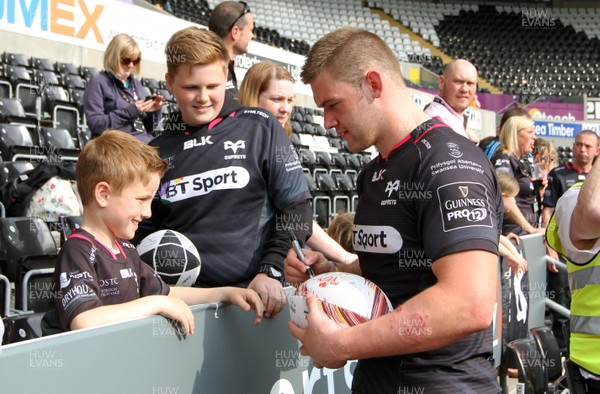 070516 - Ospreys v Ulster - GuinnessPro12 -Players of Ospreys meet the fans following the final whistle