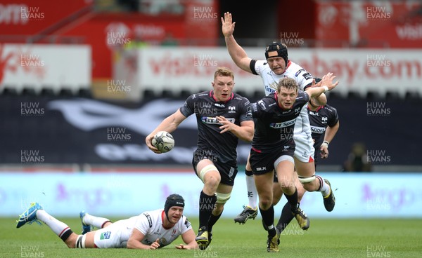 070516 - Ospreys v Ulster - Guinness PRO12 -Sam Underhill of Ospreys gets into space