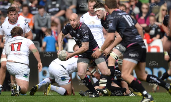 070516 - Ospreys v Ulster - Guinness PRO12 -Brendon Leonard of Ospreys looks for support