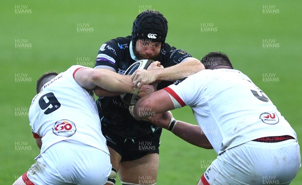 101020 - Ospreys v Ulster - Guinness PRO14 - Morgan Morris of Ospreys is tackled by John Cooney and Marty Moore of Ulster