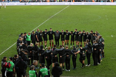 180224 - Ospreys v Ulster - United Rugby Championship - Ospreys Head Coach Toby Booth leads the team huddle