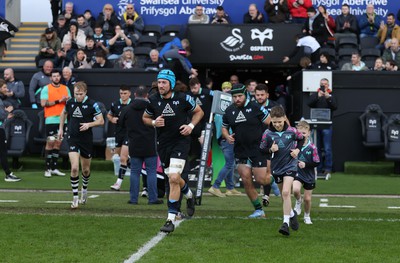 180224 - Ospreys v Ulster - United Rugby Championship - Justin Tipuric of Ospreys with mascots