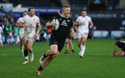 180224 - Ospreys v Ulster, United Rugby Championship - Keiran Williams of Ospreys races in to score try