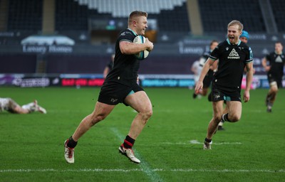 180224 - Ospreys v Ulster, United Rugby Championship - Keiran Williams of Ospreys races in to score try