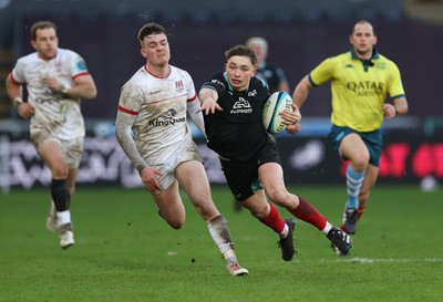 180224 - Ospreys v Ulster, United Rugby Championship - Dan Edwards of Ospreys breaks away to set up a try for Keiran Williams of Ospreys