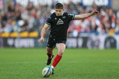 180224 - Ospreys v Ulster, United Rugby Championship - Dan Edwards of Ospreys kicks conversion