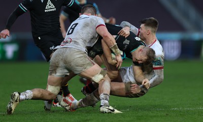 180224 - Ospreys v Ulster, United Rugby Championship - Keiran Williams of Ospreys takes on Jake Flannery of Ulster and Nick Timoney of Ulster