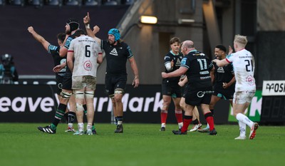 180224 - Ospreys v Ulster, United Rugby Championship - Ospreys celebrate the last gasp win on the final whistle