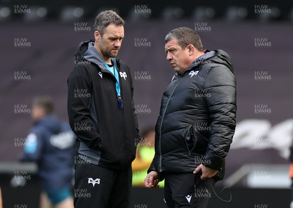 180224 - Ospreys v Ulster - United Rugby Championship - Ospreys Coach Mark Jones and Head Coach Toby Booth 