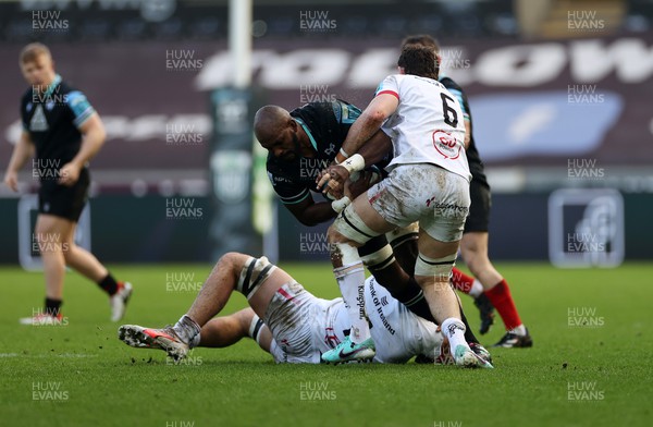 180224 - Ospreys v Ulster - United Rugby Championship - Victor Sekekete of Ospreys is tackled by Marcus Rea and David McCann of Ulster 