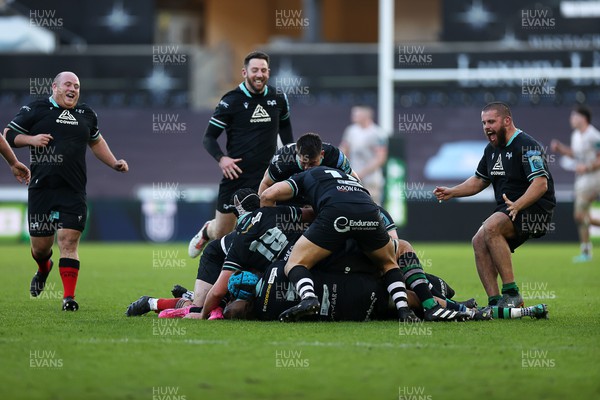 180224 - Ospreys v Ulster - United Rugby Championship - Dan Edwards of Ospreys is piled on in the celebration after kicking a drop goal in the last seconds of the game to win the match