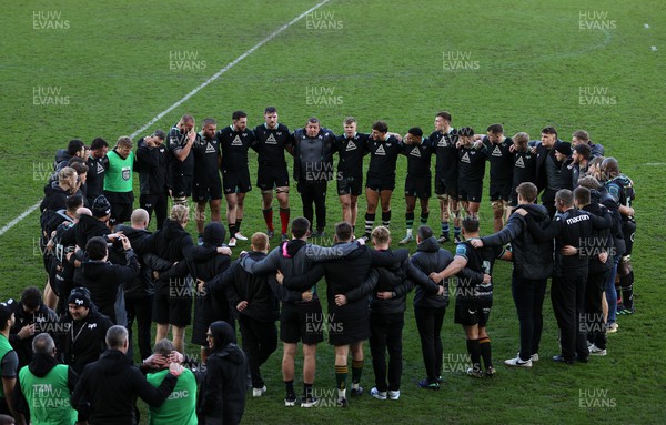 180224 - Ospreys v Ulster - United Rugby Championship - Ospreys Head Coach Toby Booth leads the team huddle