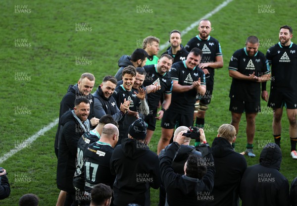 180224 - Ospreys v Ulster - United Rugby Championship - Ospreys Head Coach Toby Booth and the Ospreys celebrate in the team huddle
