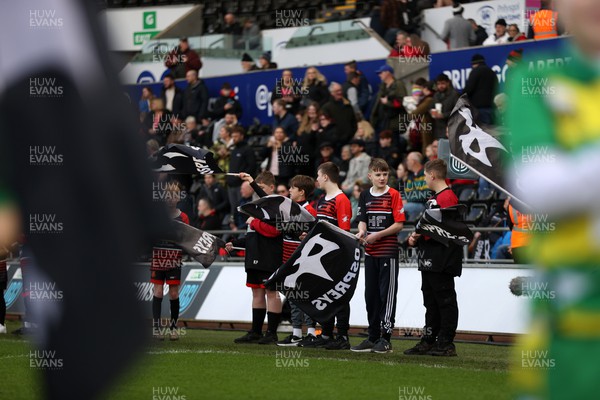 180224 - Ospreys v Ulster - United Rugby Championship - Guard of honour