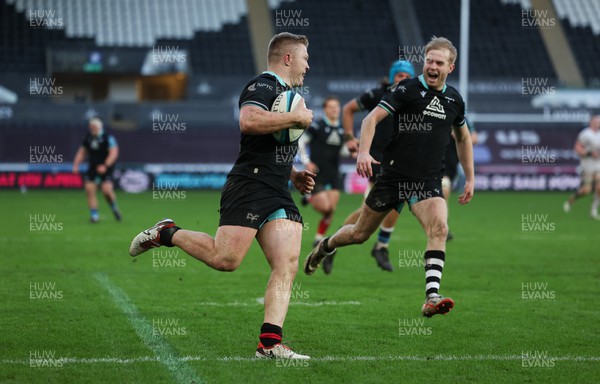 180224 - Ospreys v Ulster, United Rugby Championship - Keiran Williams of Ospreys races in to score try
