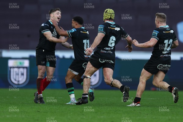 180224 - Ospreys v Ulster, United Rugby Championship - Dan Edwards of Ospreys celebrates with Keelan Giles, Harri Deaves and Keiran Williams after he scores a last minute drop goal