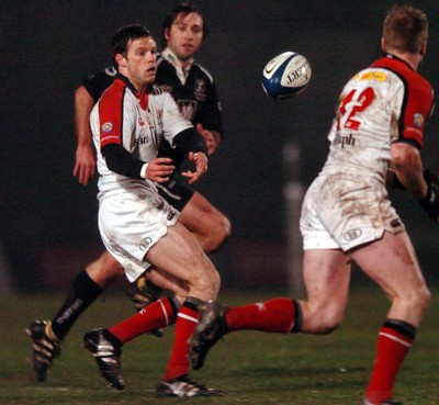 211005 - Ospreys v Ulster - Celtic League - Ulster's Bryn Cunningham feeds ball out to Kevin Maggs as Jason Spice closes in