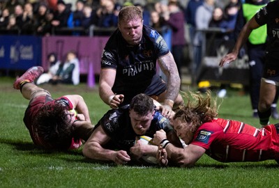 280226 - Ospreys v Ulster Rugby, United Rugby Championship - James Ratti of Ospreys powers over to score try