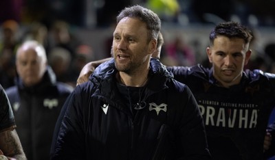 280226 - Ospreys v Ulster Rugby, United Rugby Championship - Ospreys head coach Mark Jones speaks to the team at the end of the match