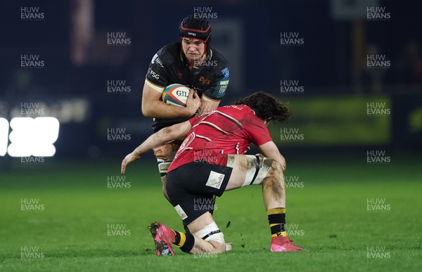 280226 - Ospreys v Ulster Rugby, United Rugby Championship - James Fender of Ospreys charges forward