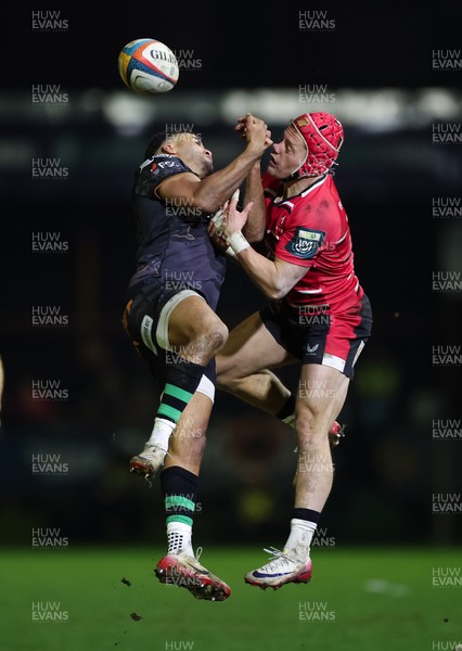 280226 - Ospreys v Ulster Rugby, United Rugby Championship - Keelan Giles of Ospreys and Michael Lowry of Ulster compete for the ball