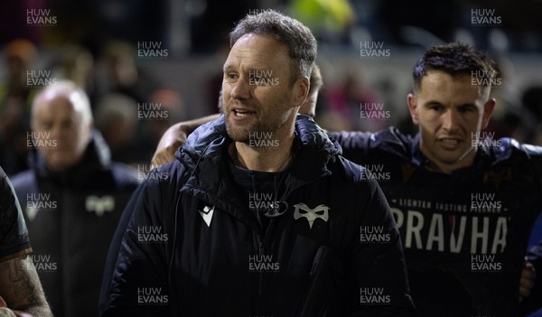 280226 - Ospreys v Ulster Rugby, United Rugby Championship - Ospreys head coach Mark Jones speaks to the team at the end of the match