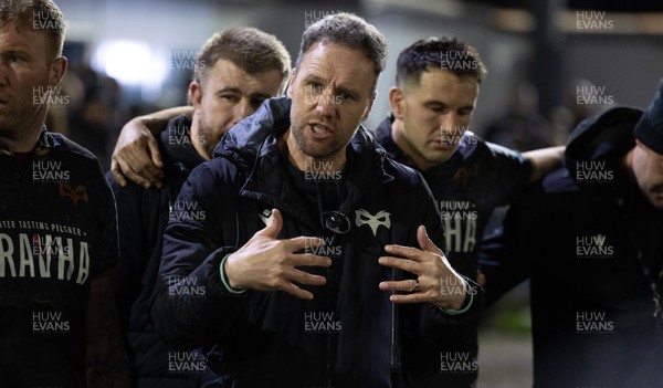 280226 - Ospreys v Ulster Rugby, United Rugby Championship - Ospreys head coach Mark Jones speaks to the team at the end of the match