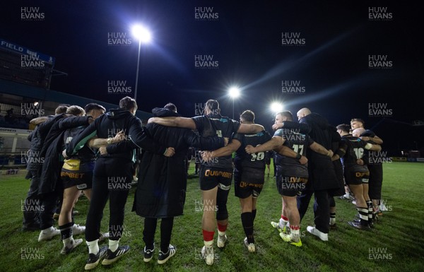 280226 - Ospreys v Ulster Rugby, United Rugby Championship - Ospreys huddle up at the end of the match