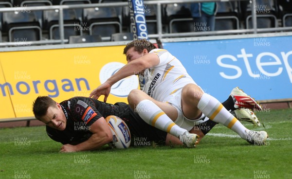 240813 - Ospreys v Worcester Warriors, Pre-season Friendly - Ospreys Jeff Hassler beats Worcester's Max Stelling to score try