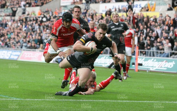 26.10.08 Ospreys v Worcester Ospreys Nikki Walker beats tackle by Worcester's Jake Abbott to score try. 