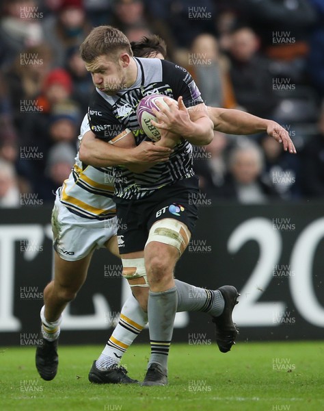 120119 - Ospreys v Worcester Warriors - European Rugby Challenge Cup - Olly Cracknell of Ospreys is tackled by Ryan Mills of Worcester Warriors