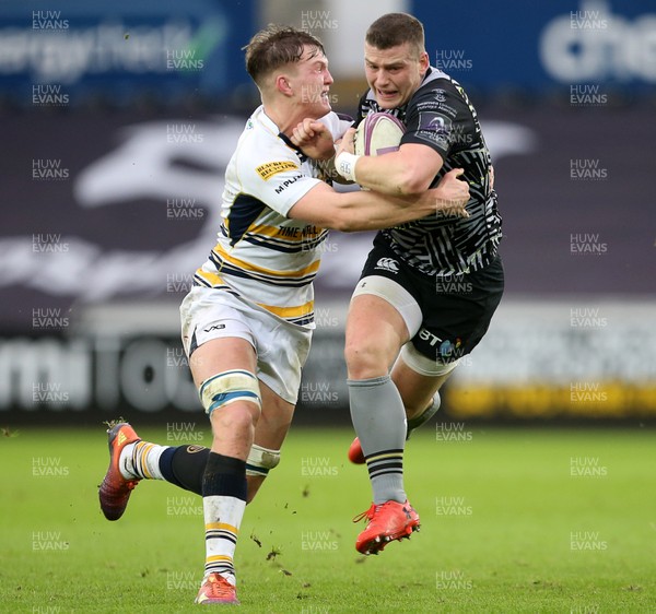 120119 - Ospreys v Worcester Warriors - European Rugby Challenge Cup - Scott Williams of Ospreys is tackled by Ted Hill of Worcester Warriors