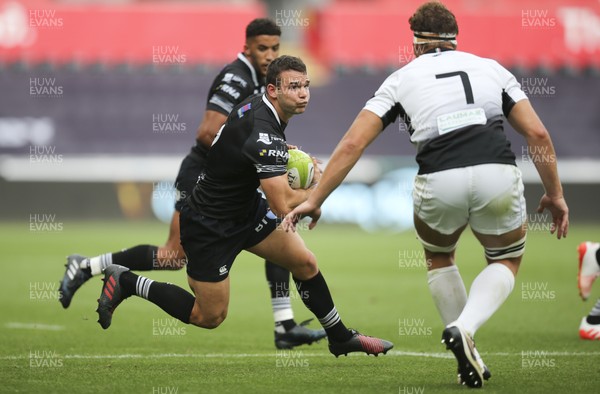 020917 - Ospreys v Zebre, Guinness PRO14 - Tom Habberfield of Ospreys takes on Renato Giammarioli of Zebre