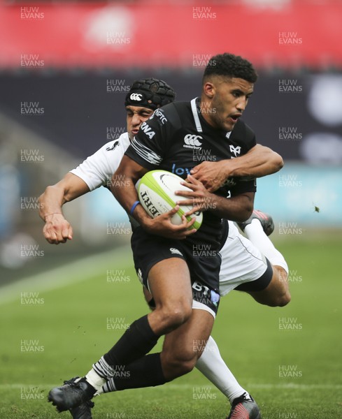 020917 - Ospreys v Zebre, Guinness PRO14 - Keelan Giles of Ospreys is tackled by Gabriele Di Giulio of Zebre