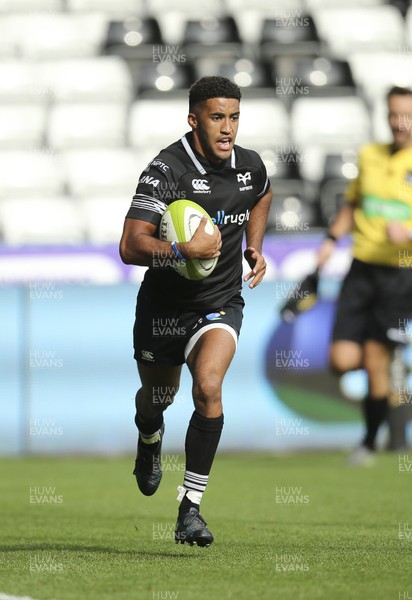 020917 - Ospreys v Zebre, Guinness PRO14 - Keelan Giles of Ospreys races in to score his second try