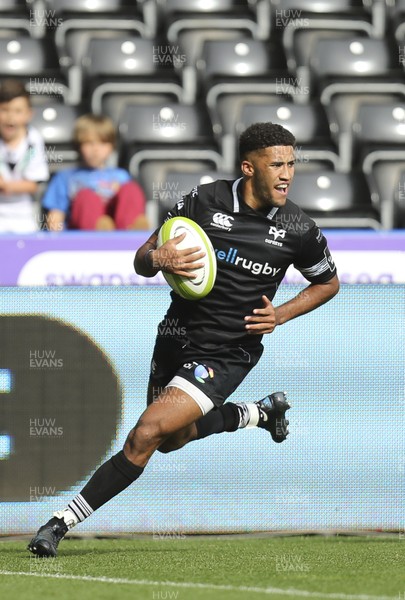 020917 - Ospreys v Zebre, Guinness PRO14 - Keelan Giles of Ospreys races in to score his second try