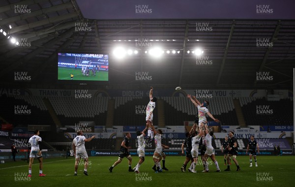 190221 - Ospreys v Zebre, Guinness PRO14 - General view of a line out during the match