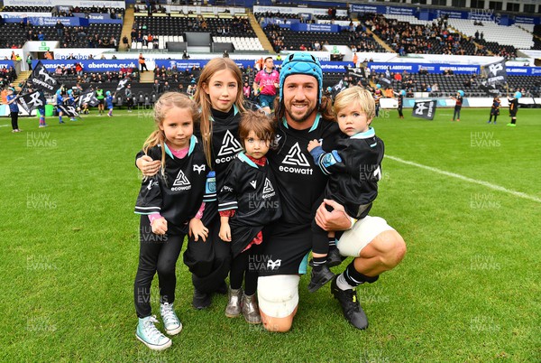 281023 - Ospreys v Zebre - United Rugby Championship - Justin Tipuric of Ospreys runs out with family on his 200th match