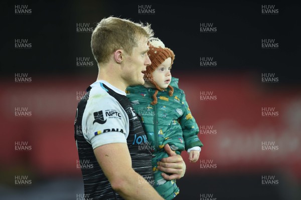 301118 - Ospreys v Zebre - Guinness PRO14 - Aled Davies of Ospreys with son Freddie at the end of the game